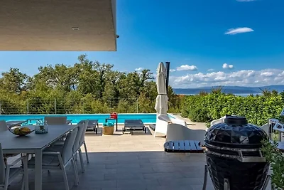 Villa in Malinska mit Schwimmbecken