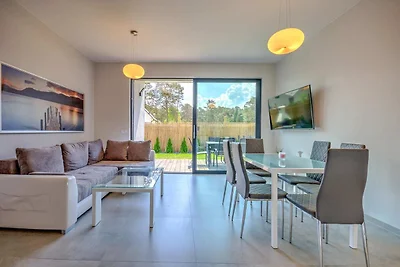 Komfortables Ferienhaus mit Garten und Pool