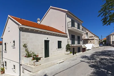 Beeindruckende Villa mit Pool in Povlja