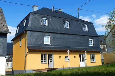The yellow holiday home