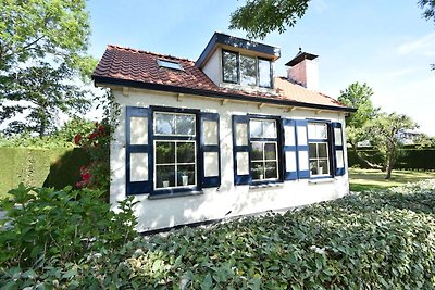 Attraktives Ferienhaus mit Terrasse in Burgh...