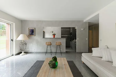 Luxus-Oase mit Pool, Tennis und großem Garten