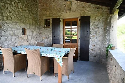 Spaziosa villa con piscina a Largentière