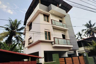 Super Hotel O Kazhakkoottam