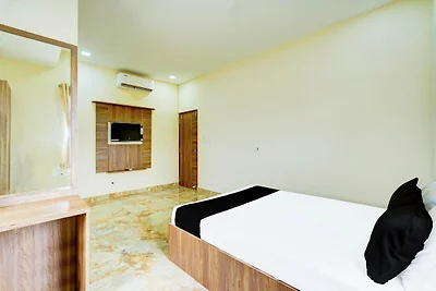 Super Hotel O  Radha Residency