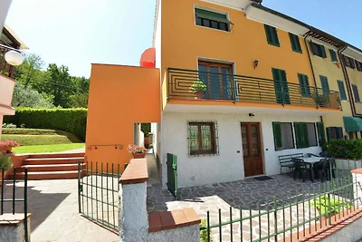 Casa in stile provenzale tra le colline di Lu...