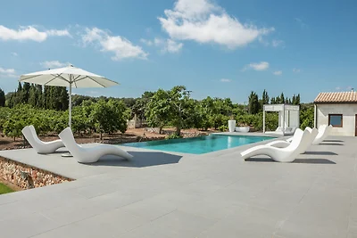 Modernes Herrenhaus mit privatem Pool in Muro