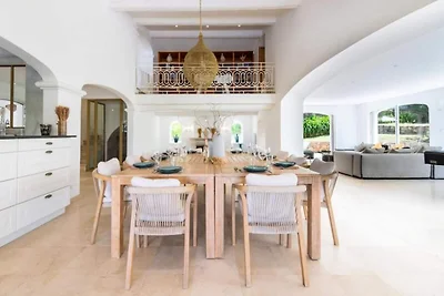 Villa in Valbonne met zwembad en sportvelden