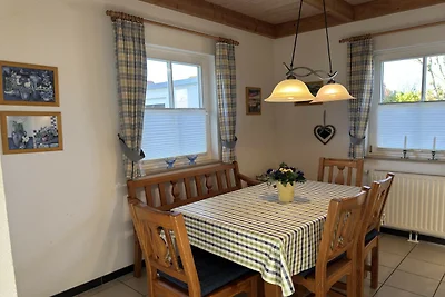 Ferienhaus mit Kaminofen in Burhave