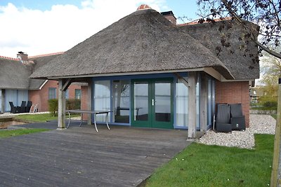 Stijlvolle rietgedekte villa met 2 badkamers ...