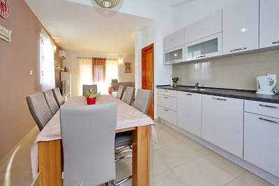 Modernes Apartment mit großer überdachter...