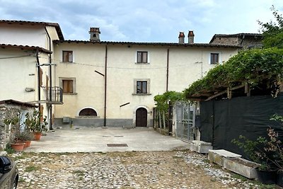 Haus in mittelalterlichem Dorf mit privatem...