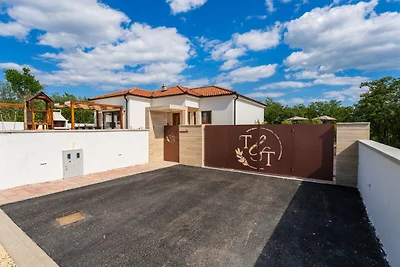 Moderno rifugio vicino alla costa di Zara