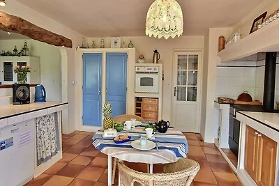Moderne Villa mit Swimmingpool in Salernes...