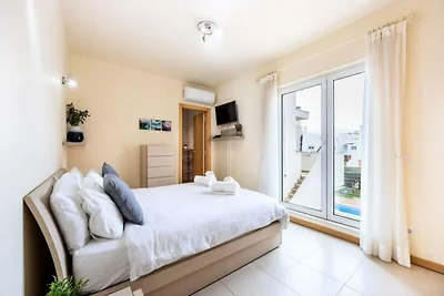 Wohnung in Burgau mit Pool und Balkonen