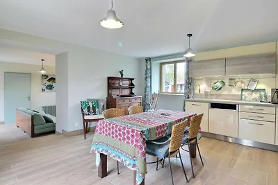 Schönes Ferienhaus in Neulliac