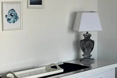 Wohnung in Grau du Roi mit Meerblick