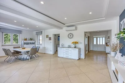 Villa in Tinjan met zwembad