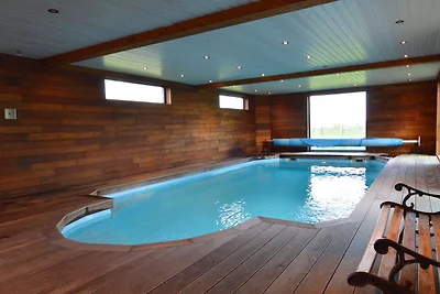 Deliziosa villa a Sourbrodt con piscina
