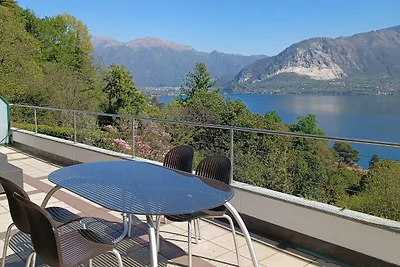 Appartamento a Verbania con vista lago