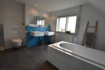 Gerהumiges Bauernhaus in IJzendijke mit...