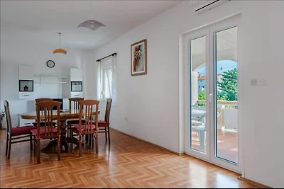 Villa in Vrsi met zwembad bij zandstrand