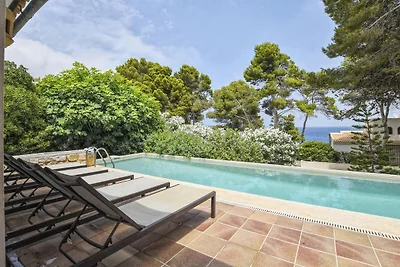 Villa di lusso con piscina e vista sul mare