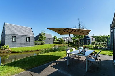 Modernes Ferienhaus mit Garten in Kattendijke