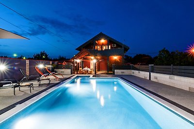 Luxuriöses Ferienhaus in Šopot mit Pool