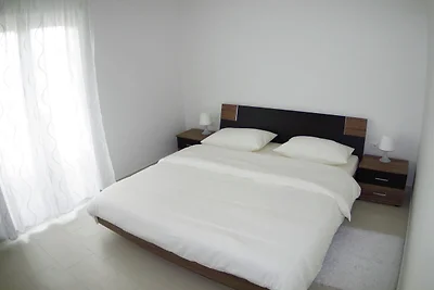Wohnung in Rakalj mit Garten