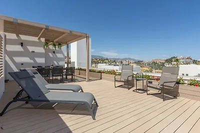 Modern Villa with Private Pool & Rooftop...