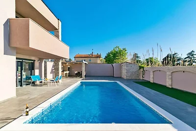 Entspannende Villa in Pula mit privatem Pool