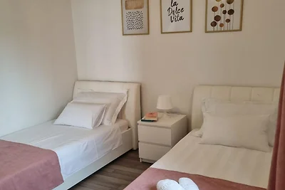 Exclusive Elegant Villa with Pool in Kastel N...