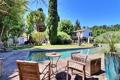 Haus in Ventabren mit Pool und Garten