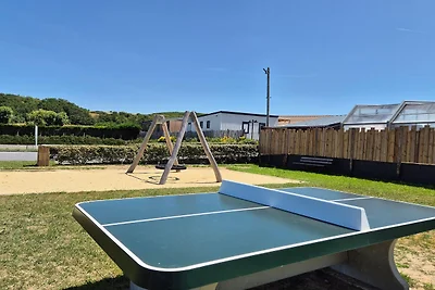 Chalet mit Swimmingpool, 500 m vom Strand...