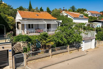 Villa mit Infinity-Pool, Spa