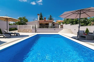Villa in Kužinići mit Schwimmbecken