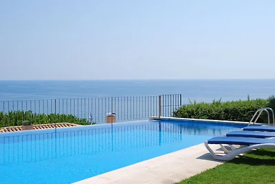 Moderno appartamento con piscina