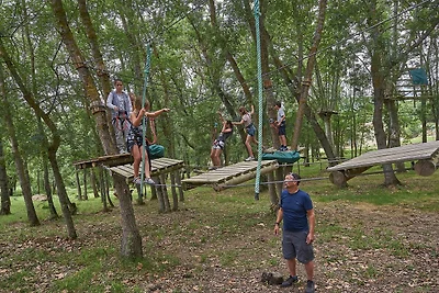 Gepflegter Bungalow auf einer grünen Domäne