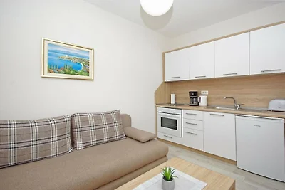 Wohnung in Podaca mit Schwimmbecken