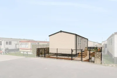 Accogliente casa mobile immersa nella natura