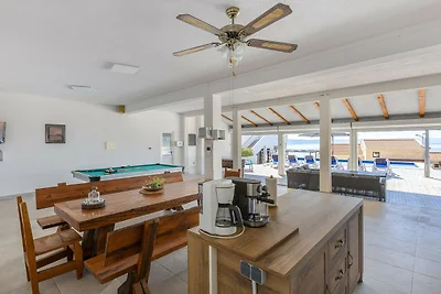 Villa Blanka - Six Bedroom Villa with Swimmin...