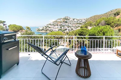 Haus in Roses mit Meer- und Bergblick