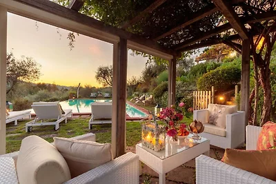 Villa in Tuscany with Infinity Pool and Views