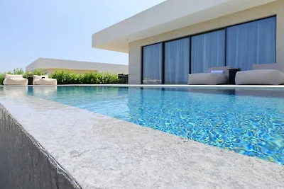 Villa in Tkon mit Schwimmbecken
