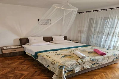 Gemütliche Wohnung direkt am Meer in Tribunj