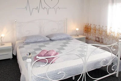 Malerische Wohnung an der Küste von Rogoznica