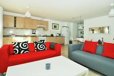 Modernes Apartment in Arrecife mit Terrasse