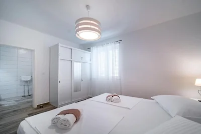 Sea View Apartment 1