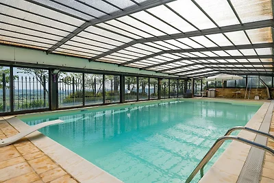 Lussuosa villa con grande piscina a Tolentino